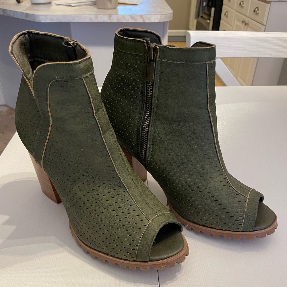 Seven Brand Army Green Heels W9